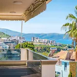 Luxury Seaview By Pikhost Apartment